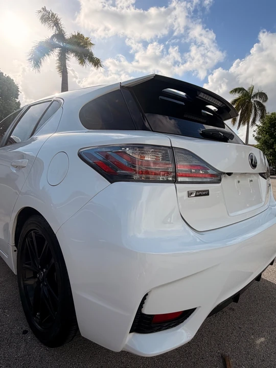 2017 Lexus CT - Image 13 of 31