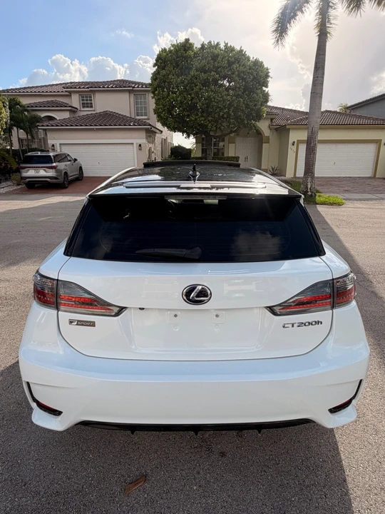 2017 Lexus CT - Image 11 of 31