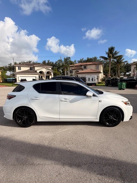2017 Lexus CT - Image 7 of 31