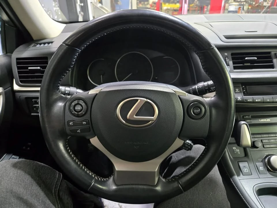 2017 Lexus CT - Image 12 of 16