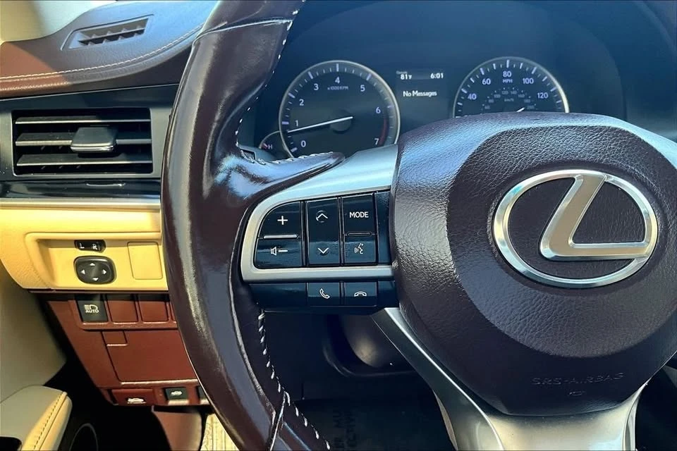 2017 Lexus ES 6th Gen - Image 11 of 20