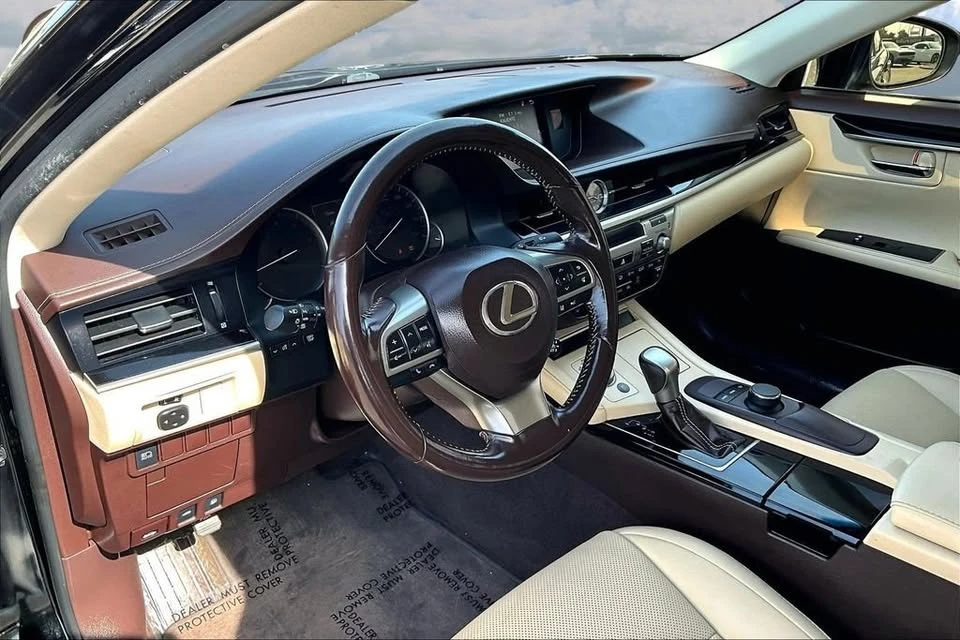 2017 Lexus ES 6th Gen - Image 16 of 20