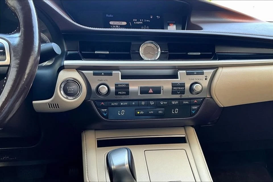 2017 Lexus ES 6th Gen - Image 15 of 20