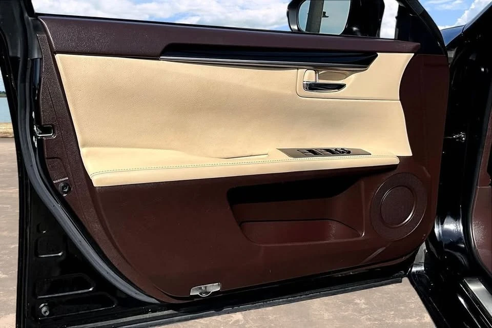2017 Lexus ES 6th Gen - Image 19 of 20