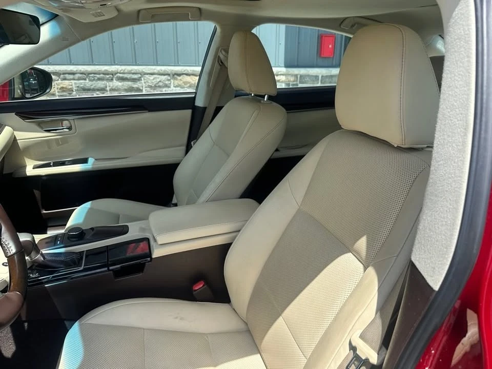 2017 Lexus ES 6th Gen - Image 10 of 12