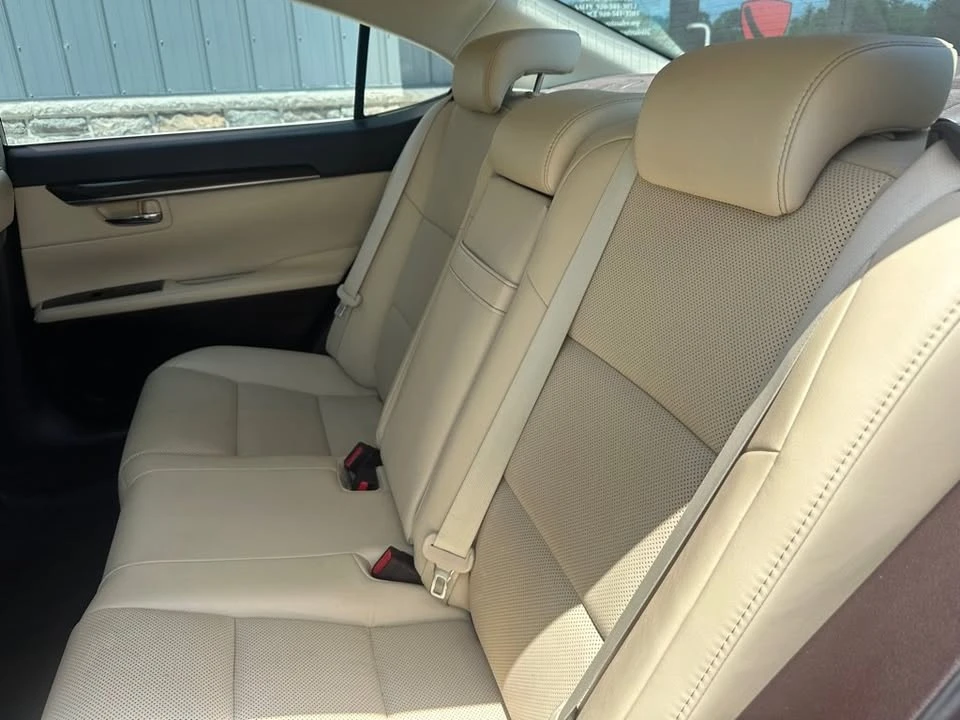 2017 Lexus ES 6th Gen - Image 9 of 12