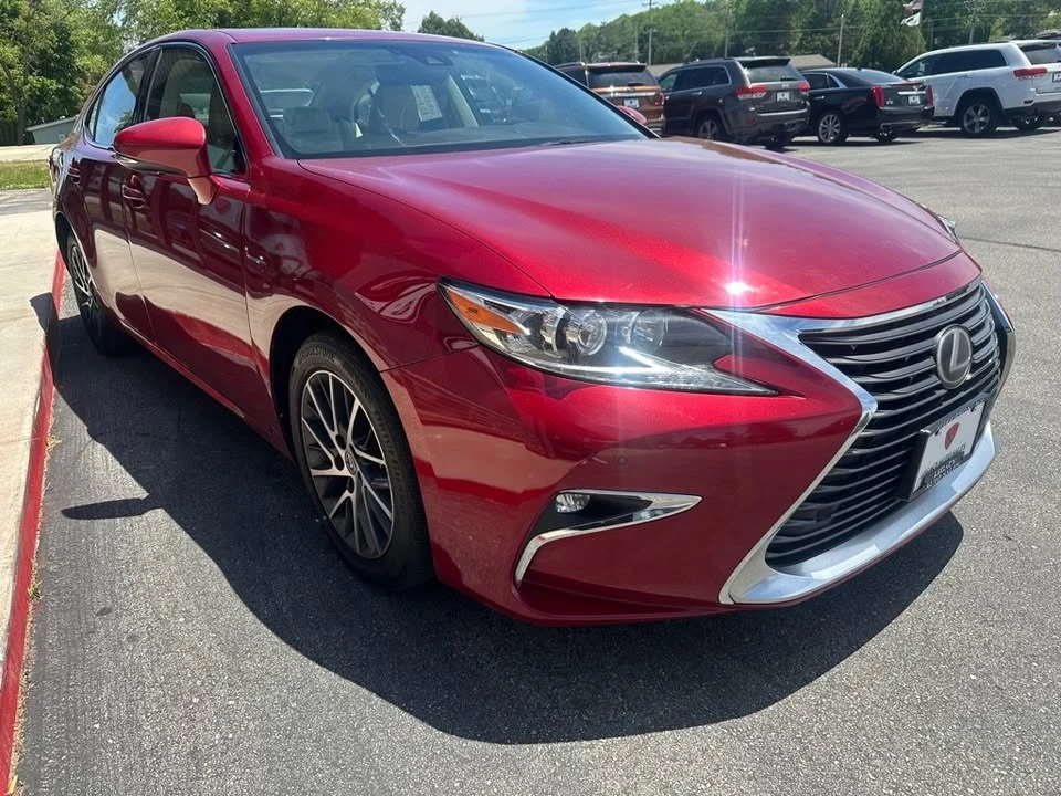 2017 Lexus ES 6th Gen - Image 6 of 12