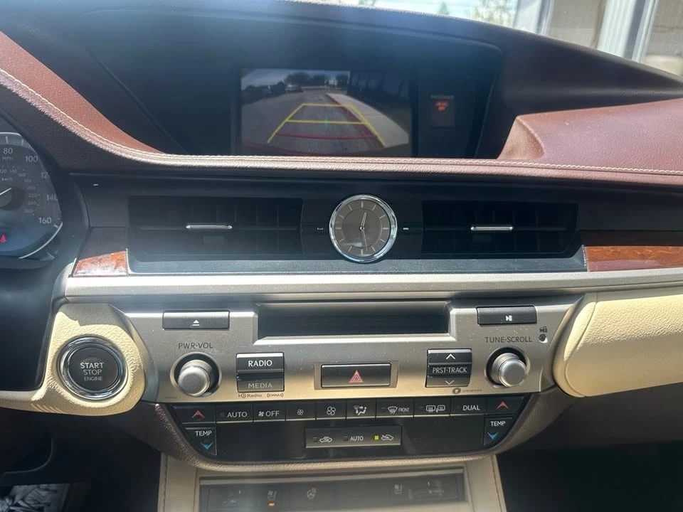2017 Lexus ES 6th Gen - Image 11 of 12