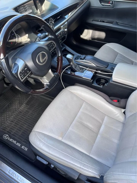 2017 Lexus ES 6th Gen - Image 8 of 10