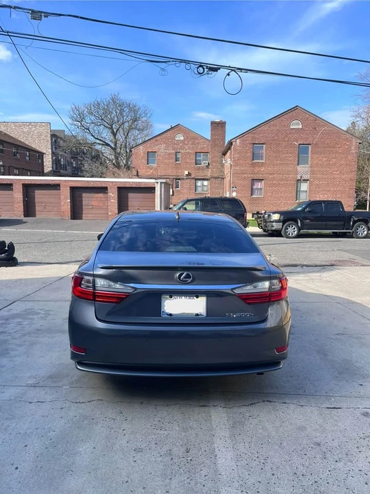 2017 Lexus ES 6th Gen - Image 5 of 10
