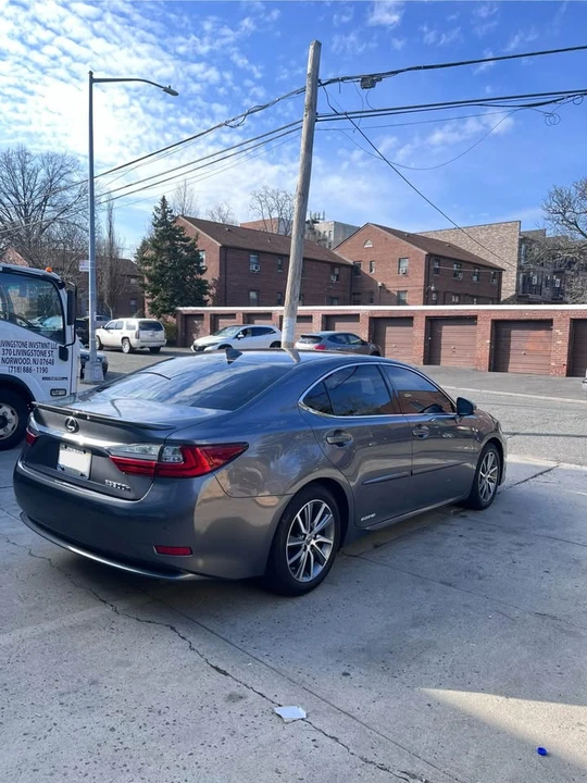 2017 Lexus ES 6th Gen - Image 6 of 10