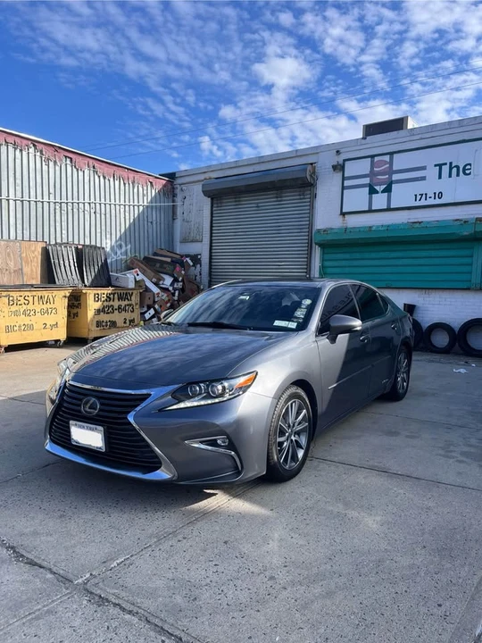 2017 Lexus ES 6th Gen - Image 2 of 10