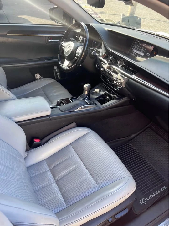 2017 Lexus ES 6th Gen - Image 7 of 10