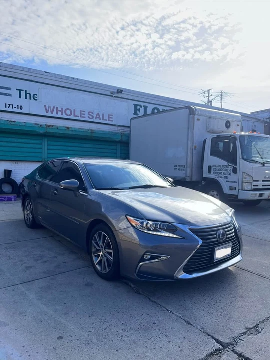 2017 Lexus ES 6th Gen - Image 3 of 10