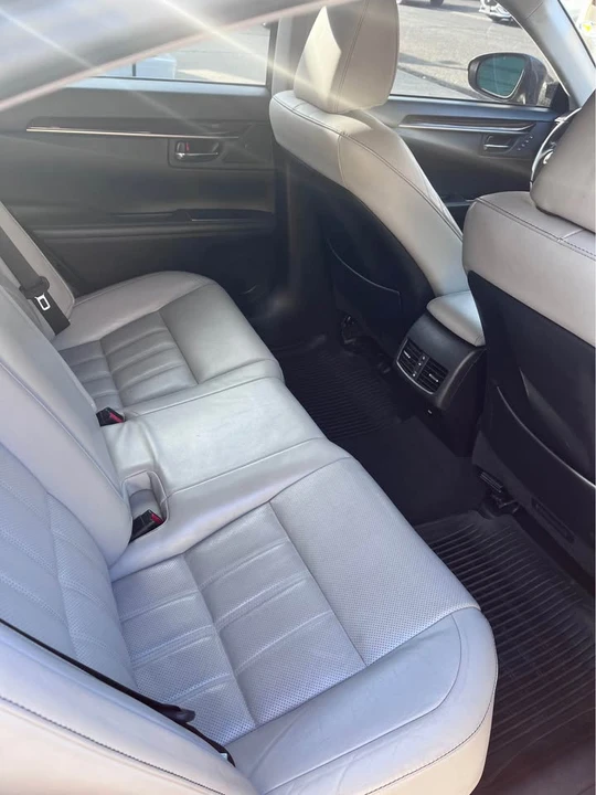 2017 Lexus ES 6th Gen - Image 9 of 10