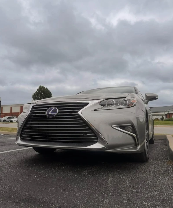 2017 Lexus ES 6th Gen - Image 2 of 13