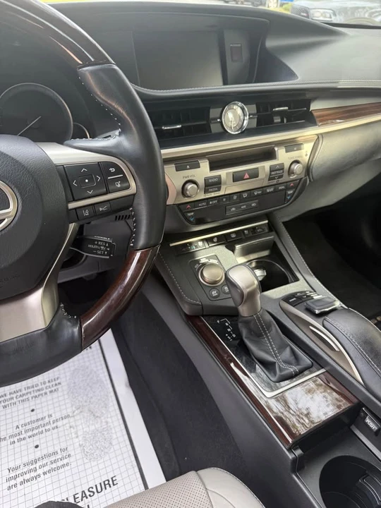 2017 Lexus ES 6th Gen - Image 6 of 7