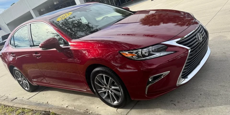 2017 Lexus ES 6th Gen - Image 2 of 7