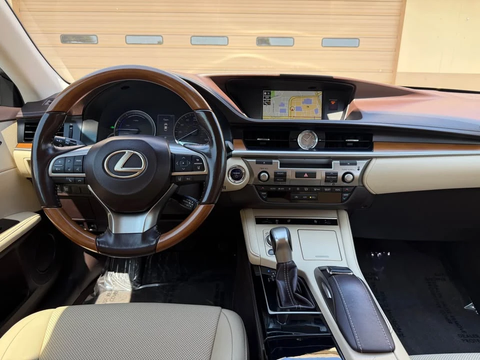 2017 Lexus ES 6th Gen - Image 15 of 20
