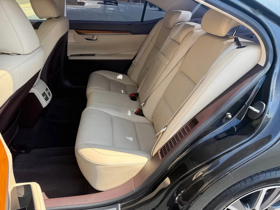 2017 Lexus ES 6th Gen - Image 19 of 20