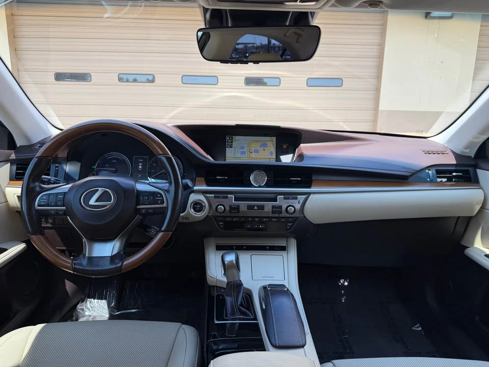 2017 Lexus ES 6th Gen - Image 14 of 20