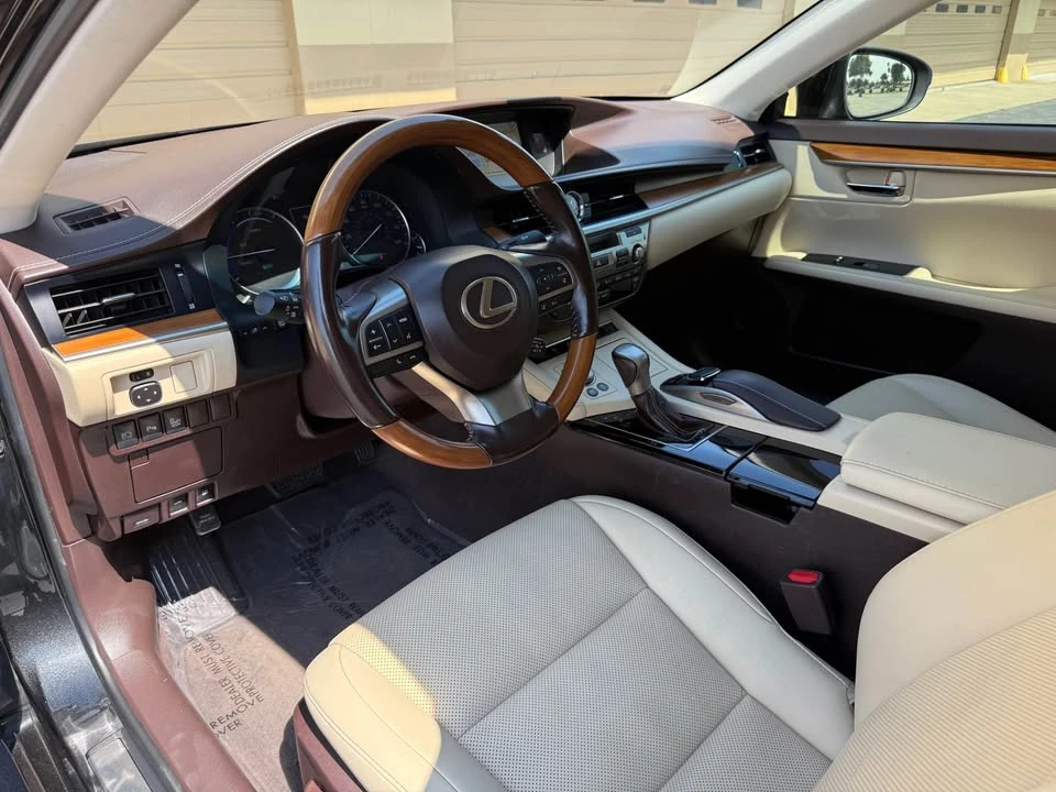 2017 Lexus ES 6th Gen - Image 13 of 20
