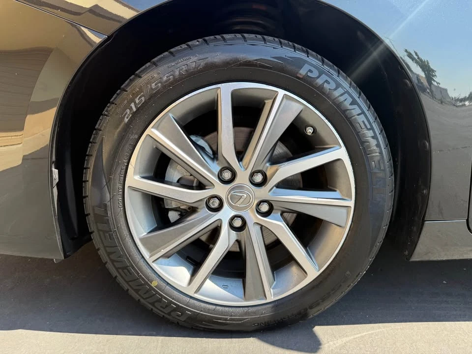 2017 Lexus ES 6th Gen - Image 9 of 20