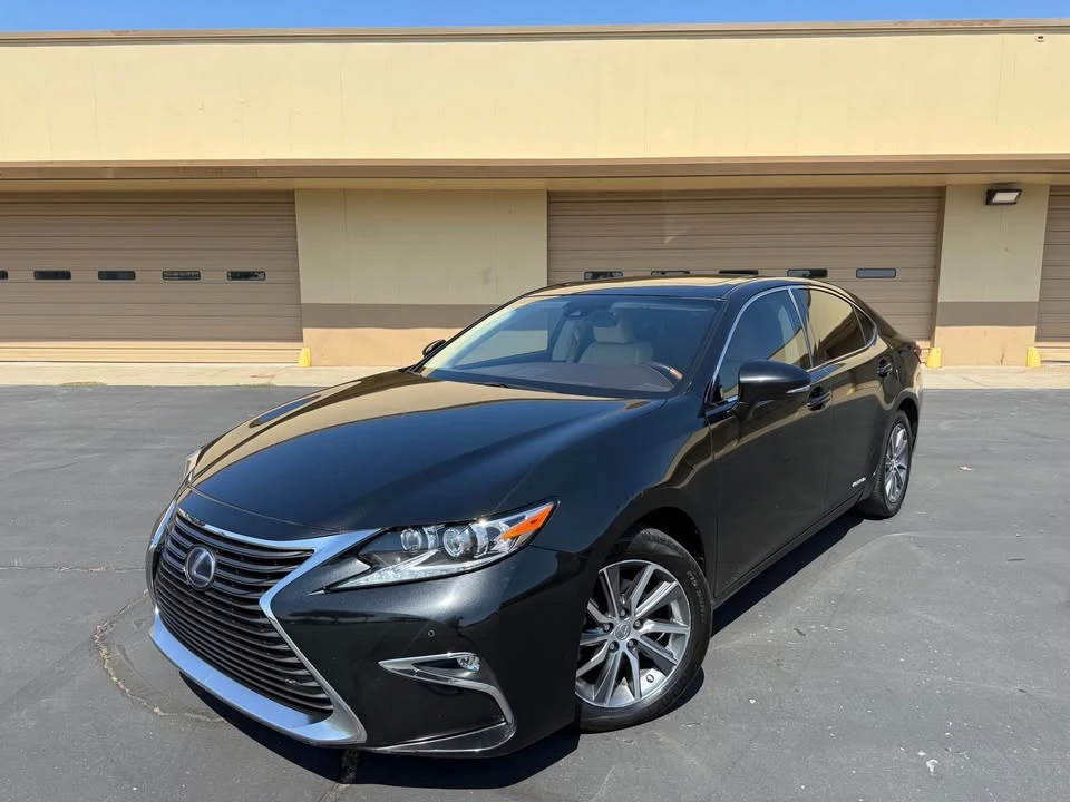2017 Lexus ES 6th Gen - Image 3 of 20