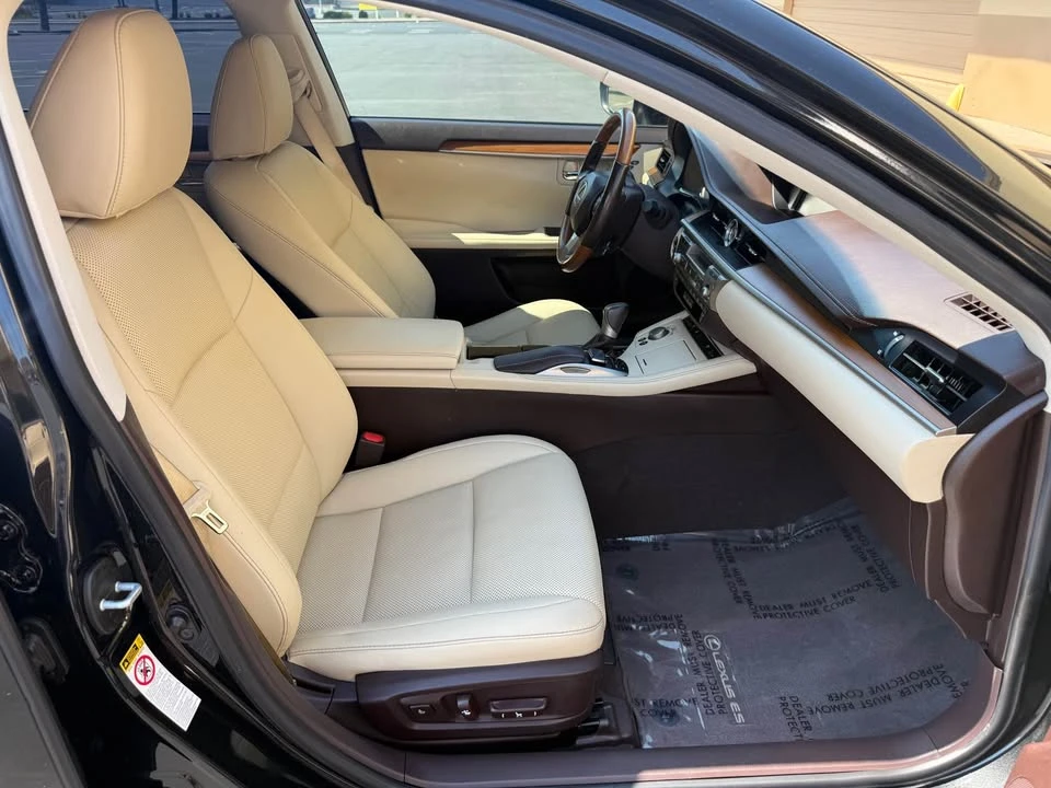 2017 Lexus ES 6th Gen - Image 17 of 20