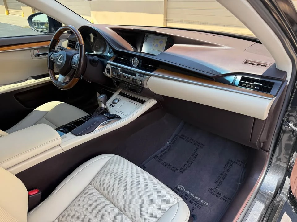 2017 Lexus ES 6th Gen - Image 16 of 20