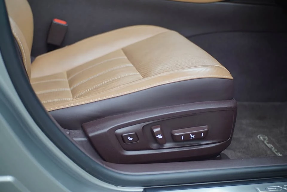2017 Lexus ES 6th Gen - Image 18 of 20