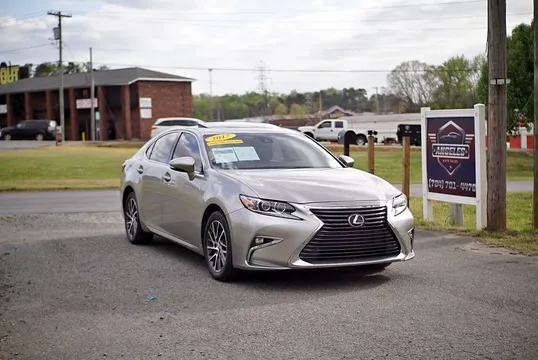 2017 Lexus ES 300h Ultra Luxury Sedan