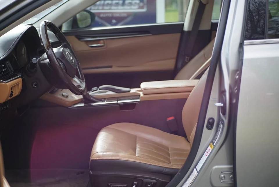 2017 Lexus ES 6th Gen - Image 3 of 20