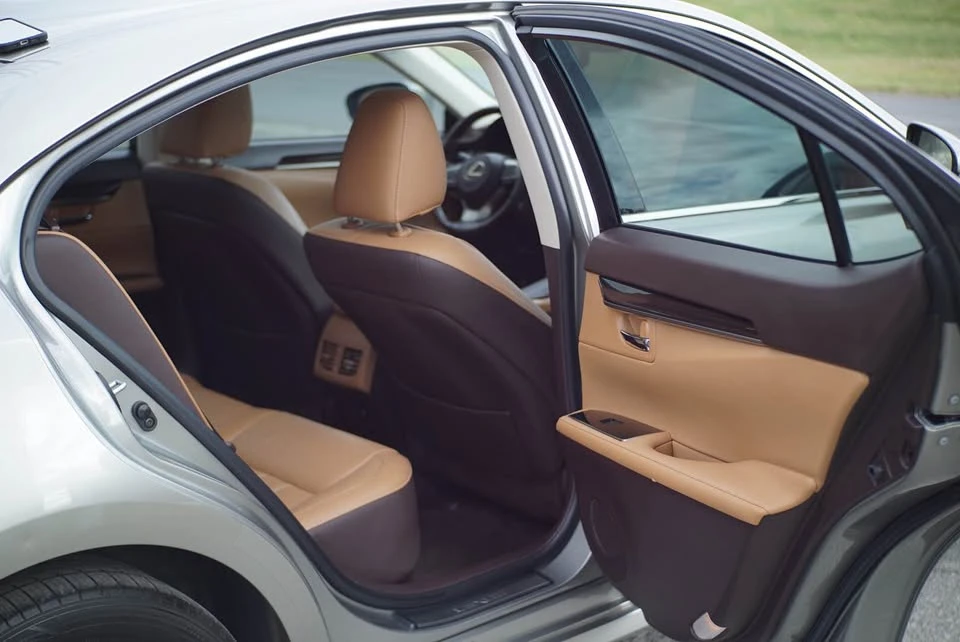 2017 Lexus ES 6th Gen - Image 19 of 20