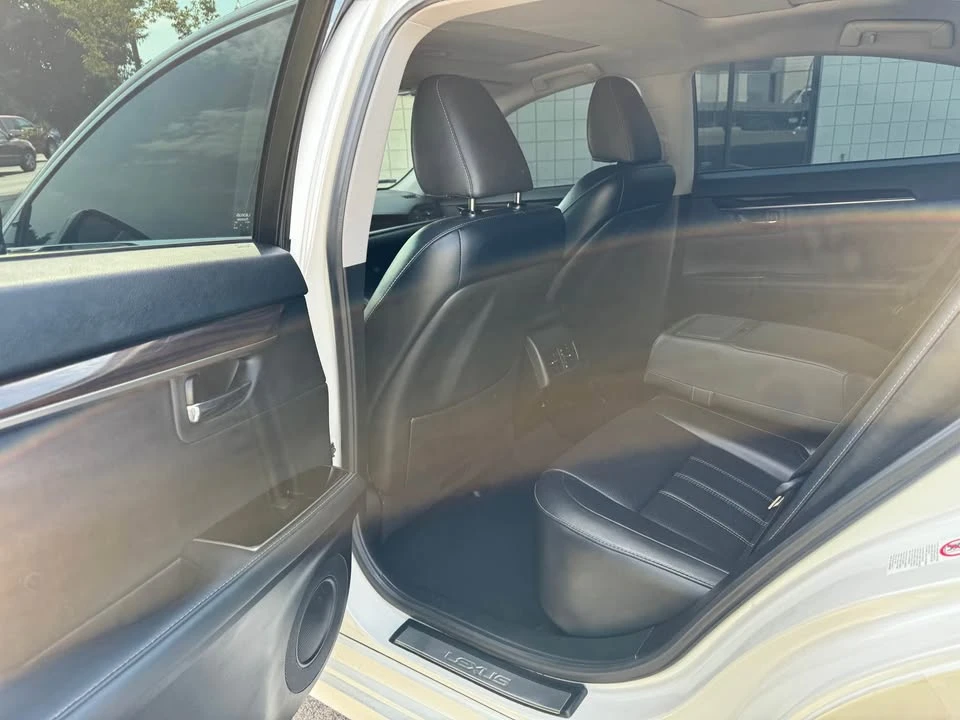 2017 Lexus ES 6th Gen - Image 9 of 19