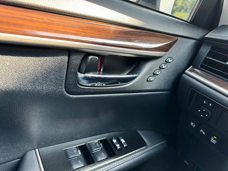 2017 Lexus ES 6th Gen - Image 16 of 19