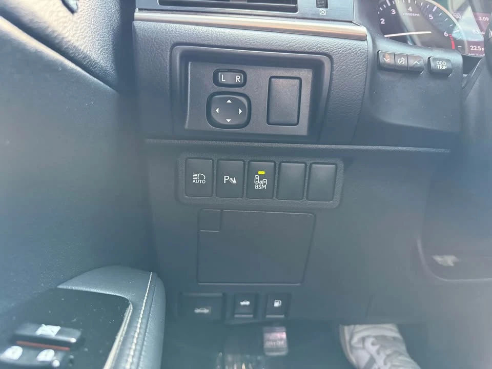 2017 Lexus ES 6th Gen - Image 15 of 19