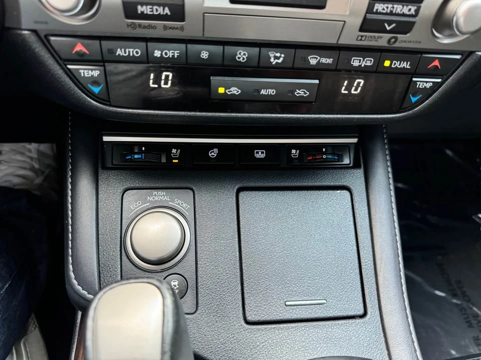 2017 Lexus ES 6th Gen - Image 18 of 19