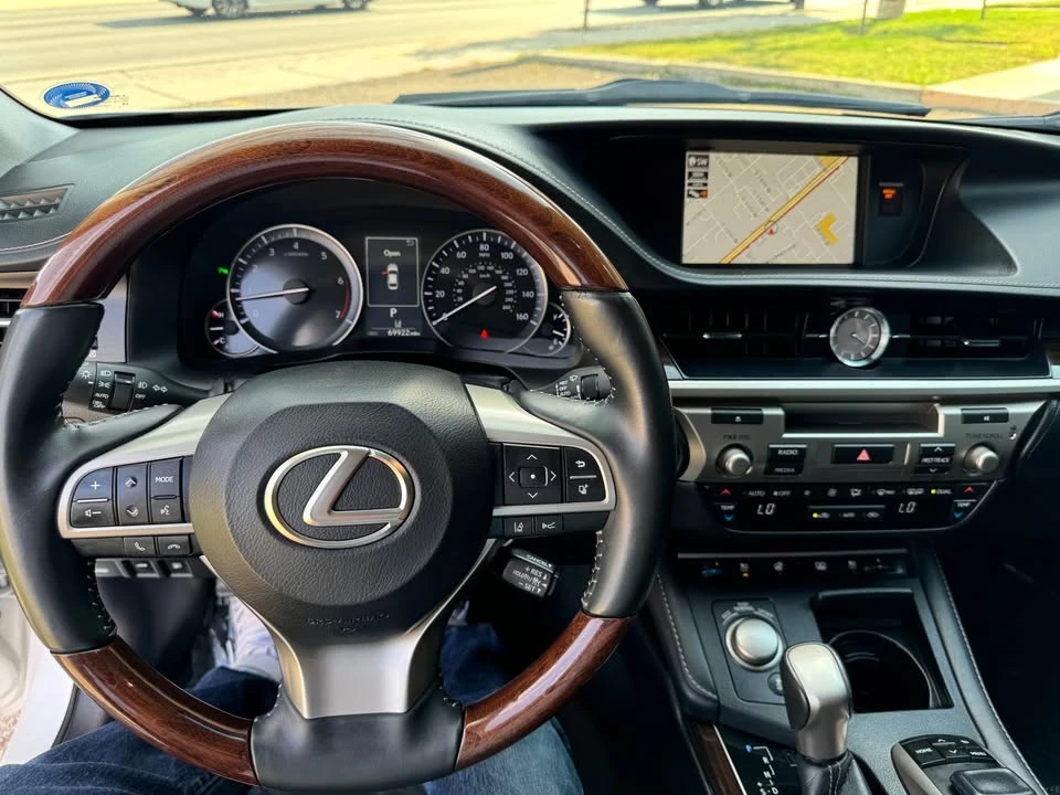 2017 Lexus ES 6th Gen - Image 14 of 19