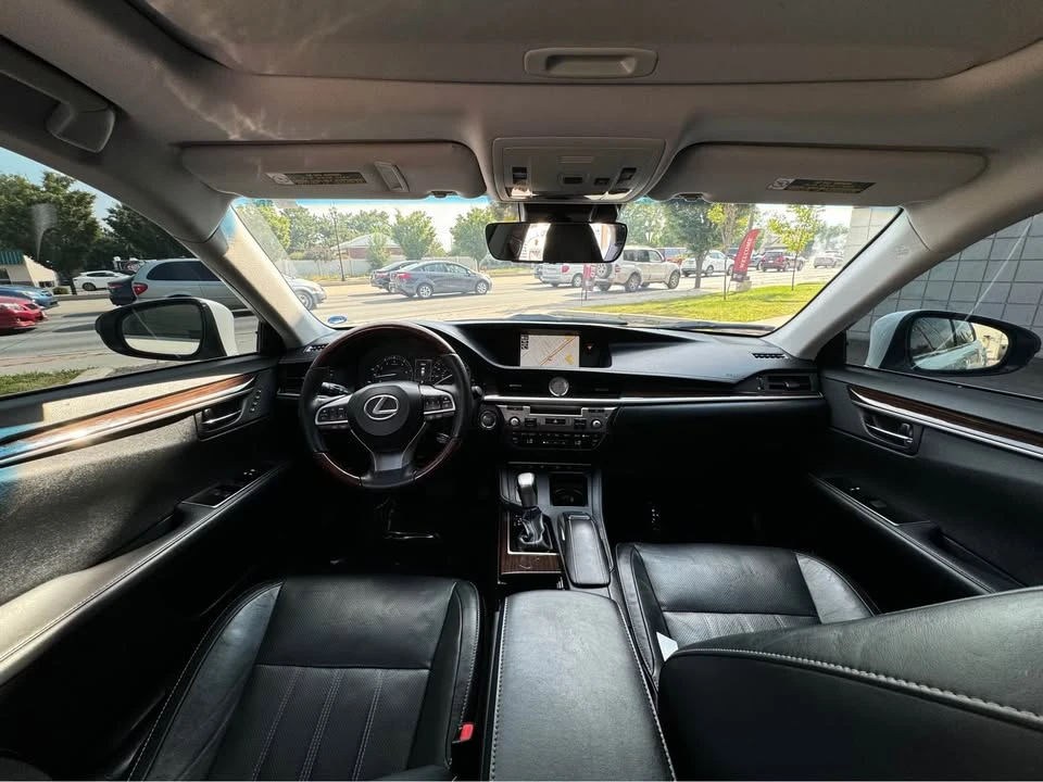 2017 Lexus ES 6th Gen - Image 12 of 19