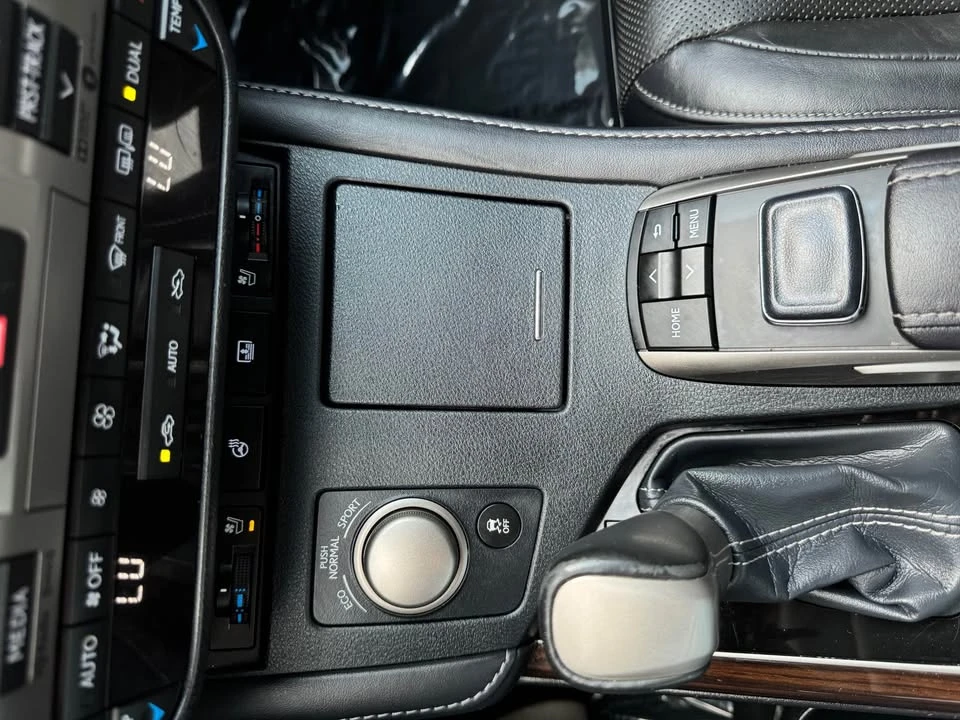 2017 Lexus ES 6th Gen - Image 19 of 19