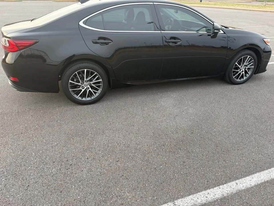 2017 Lexus ES 6th Gen - Image 3 of 10