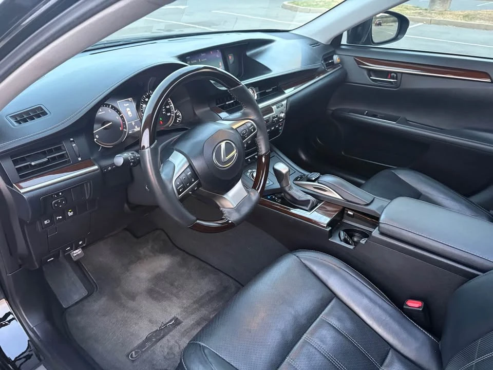 2017 Lexus ES 6th Gen - Image 8 of 10