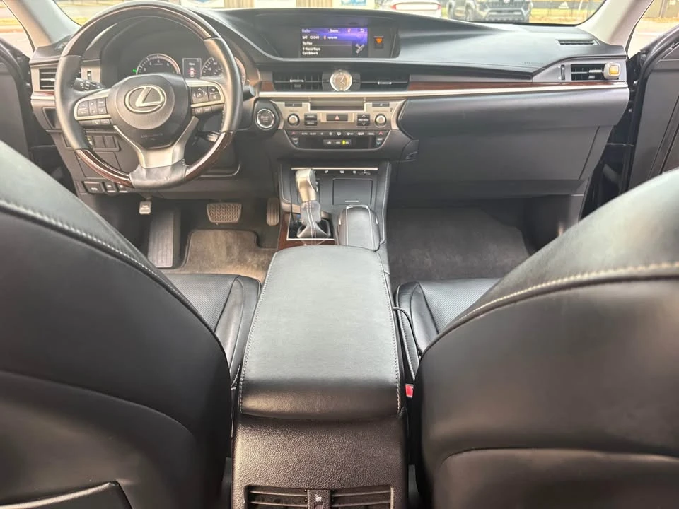 2017 Lexus ES 6th Gen - Image 5 of 10