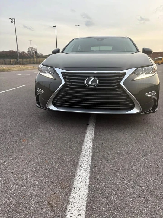 2017 Lexus ES 6th Gen - Image 2 of 10