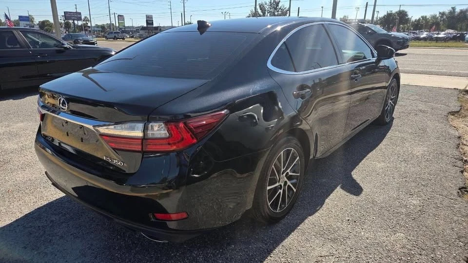 2017 Lexus ES 6th Gen - Image 4 of 10
