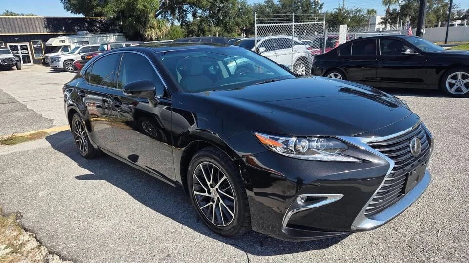 2017 Lexus ES 6th Gen - Image 5 of 10