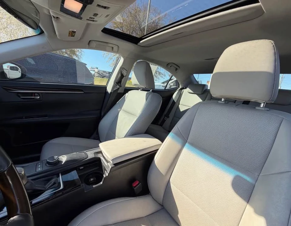2017 Lexus ES 6th Gen - Image 7 of 9