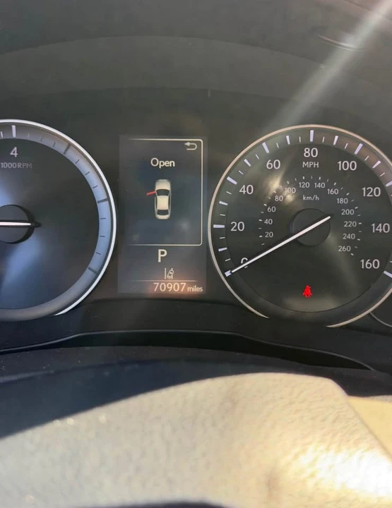 2017 Lexus ES 6th Gen - Image 8 of 9
