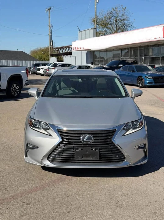2017 Lexus ES 6th Gen - Image 2 of 9